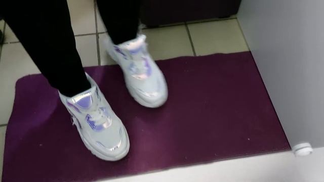 Кроссовки Rio Fiore белые с галогеновыми/перламутровыми вставками, распаковка и примерка Wildberrie смотреть онлайн