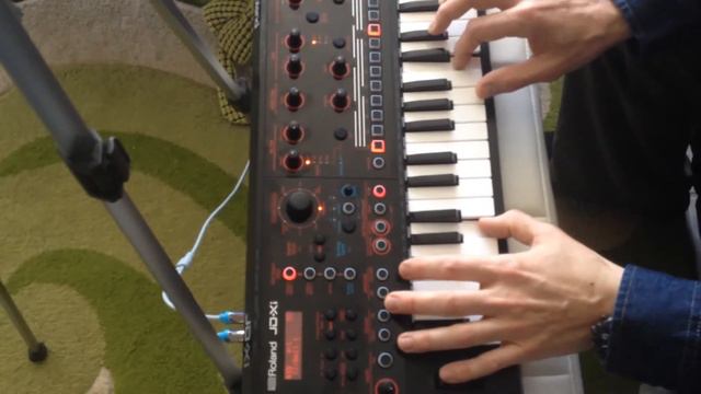 ROLAND JD-XI analog/digital workstation смотреть онлайн