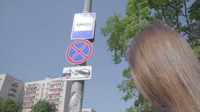 Девушка за рулём чувствует себя уверенно смотреть онлайн