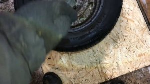 Одеваю бескамерные покрышки на диски в гараже сам
