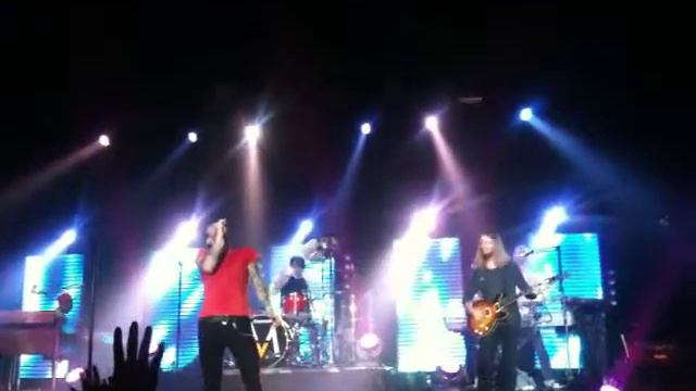 Смотрите до конца!!!! Это было шикарно!!!!!! Maroon 5!!!!!!!!!! смотреть онлайн