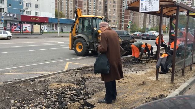 Замена асфальта на тротуарах в Отрадном 04.10.2016 смотреть онлайн