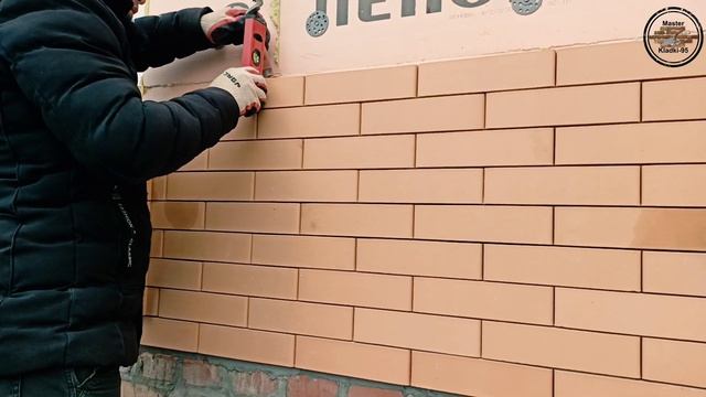 Пустошовная кладка кирпича небольшие нюансы при кладке эркерного внутреннего и наружного угла.