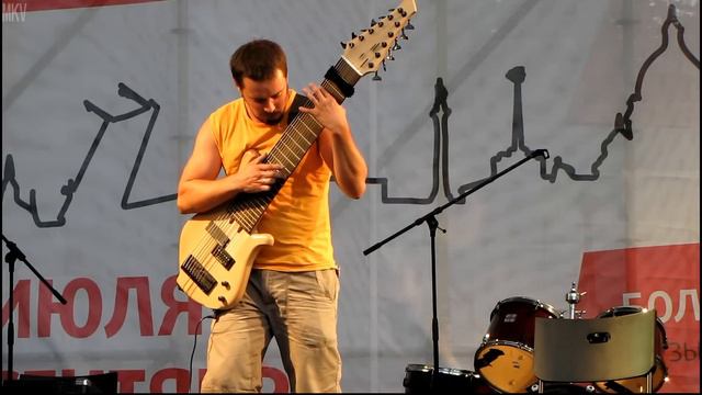 Василий Чернов (12-ти струнная бас гитара) 09.08.2013 смотреть онлайн