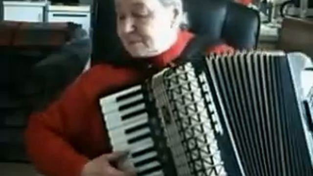 Nozie - on accordeon Plays 29 Annie Cherie.MPG смотреть онлайн