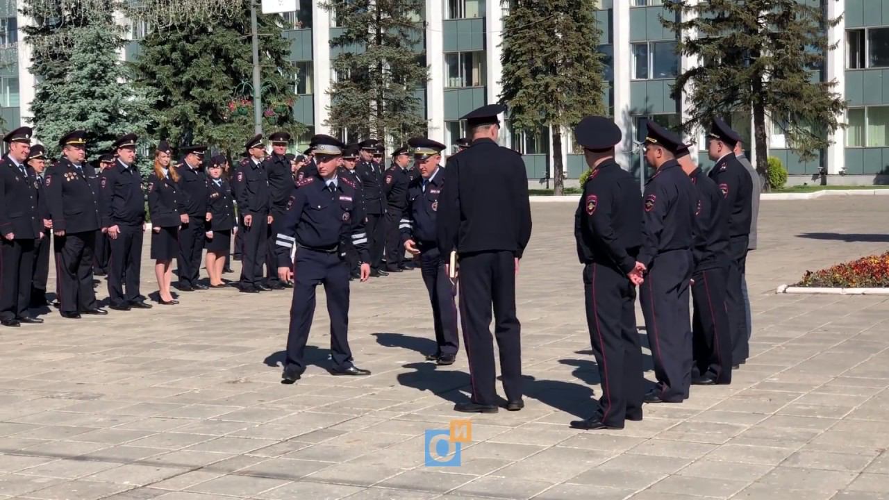 Развод сотрудников правопорядка на Центральной площади в Одинцово 07.06.2018 смотреть онлайн