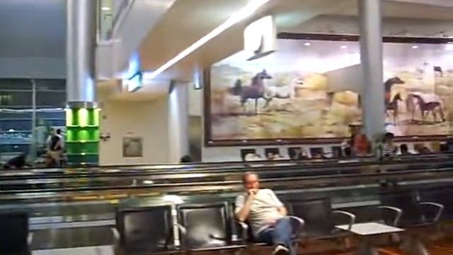 Airport in Dubai -2 ( terminal3 -waiting....) смотреть онлайн