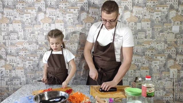 Икра баклажанная. Вкус из детства. Готовим вместе с дочкой. смотреть онлайн