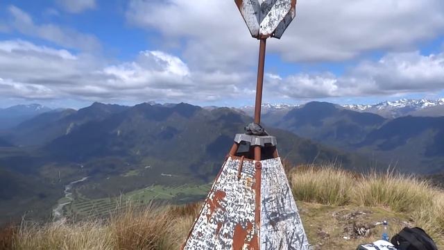 Vue de Mount Tuhua (1100m) смотреть онлайн