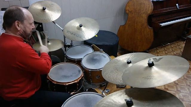 соло на барабанах - solo on drums ДЖАЗ (РЭГГИ) смотреть онлайн