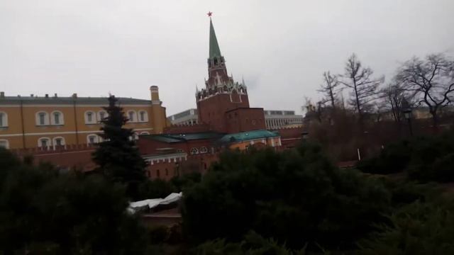 СКУЛЬПТУРЫ В АЛЕКСАНДРОВСКОМ САДУ
