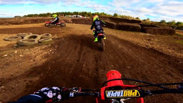 PIT BIKE BATTLE 4K HONDA CRF 125 @micklefieldmxtrack3282 смотреть онлайн
