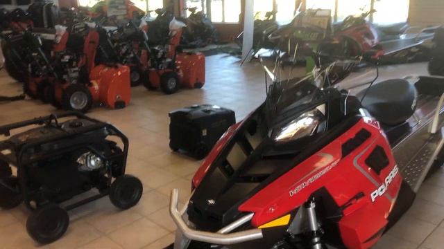 Polaris 550 VOYAGEUR 155 ES MOTONEIGE 2022 Mélange parfait de travail et de plaisir. смотреть онлайн