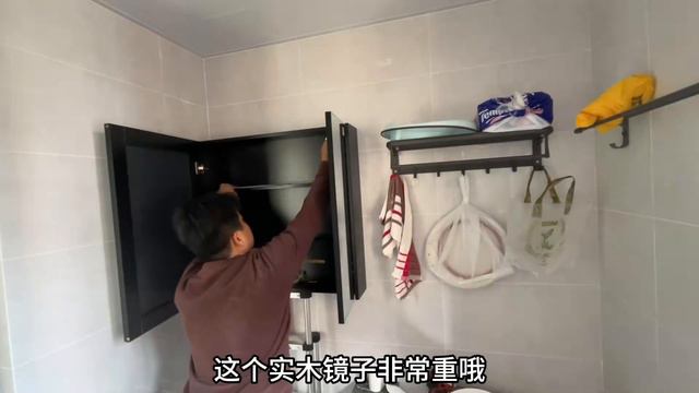伸缩梯做梦也想不到，会被装卫浴的师傅拿来这样用，可谓物用其值 смотреть онлайн