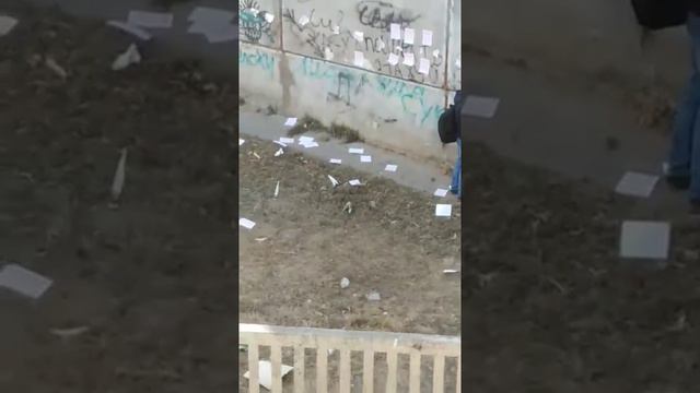 Вот они как объявления расклеивают 😅😅😂😂😂😂😄 смотреть онлайн