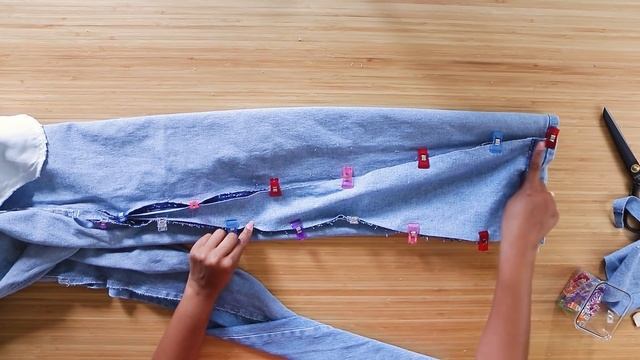 How To Turn Your Skinny Jeans into Wide Legs SUPER EASY! смотреть онлайн