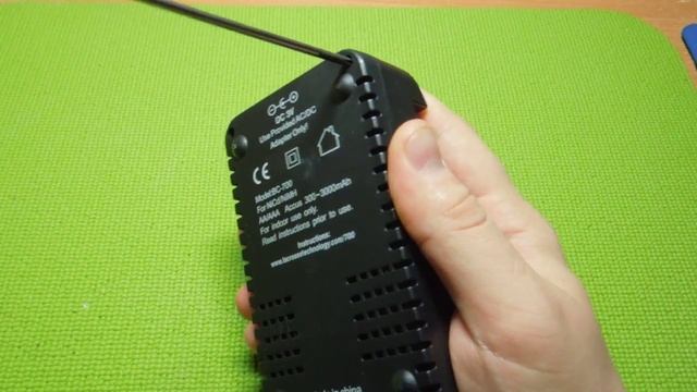 УНИВЕРСАЛЬНОЕ ЗАРЯДНОЕ УСТРОЙСТВО LA CROSSE BC-700 ДЛЯ АА И AAA АККУМУЛЯТОРОВ. смотреть онлайн