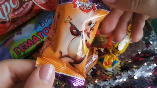 АСМР ОТКРЫВАЮ СЛАДКИЙ Подарок ? / ШУРШУ КОНФЕТКАМИ ? С УШКА НА УШКО ? смотреть онлайн