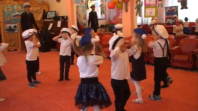 Танец "Яблочко". Группа №5 "Звёздочки" смотреть онлайн