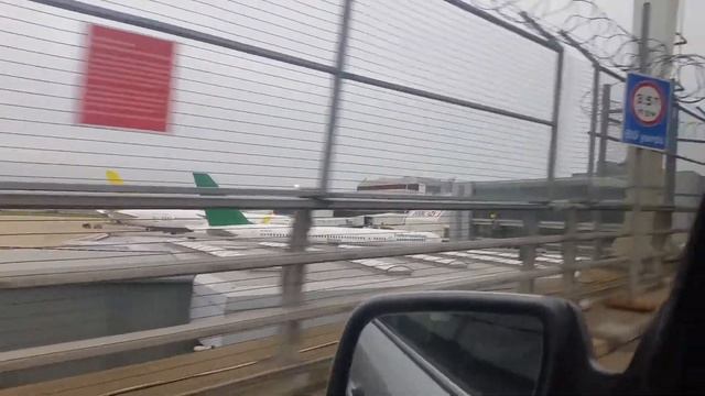 Arriving at London Heathrow Terminal 4. смотреть онлайн
