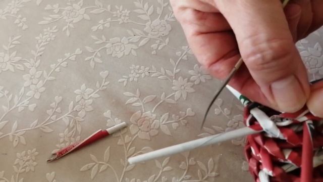 Елочная игрушка из бумажной лозы Шишка. смотреть онлайн