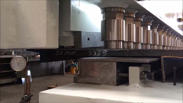 Рубка металла 30 мм ST 52 на гильотине Metal Master HCN смотреть онлайн