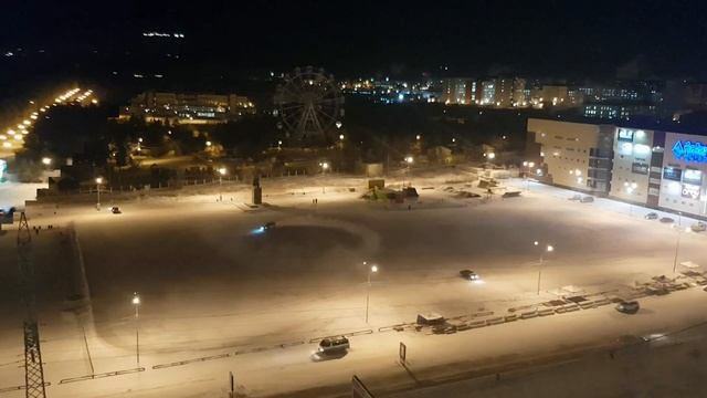 Из Москвы в Якутск. Якутский дрифт. Комсомольская площадь смотреть онлайн