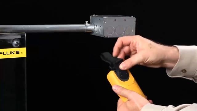 Fluke TPAK ToolPak™ Magnetic Meter Hanger: Overview смотреть онлайн