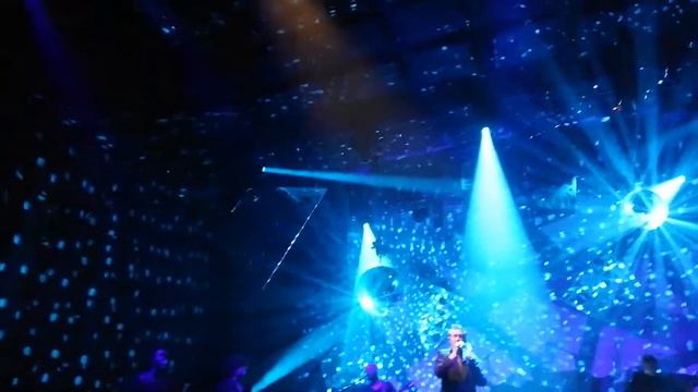 20 Jealous Guy - Bryan Ferry Live @ Forum Karlin, Prague, 2019-06-05 [MultiCam]