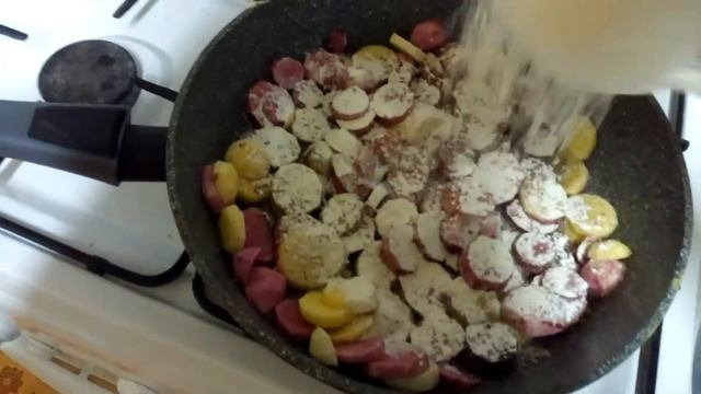 Жарим красный и синий картофель! Экзотический мини кулинарный тест! смотреть онлайн