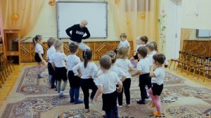 Хореография в детском саду - танец колобок