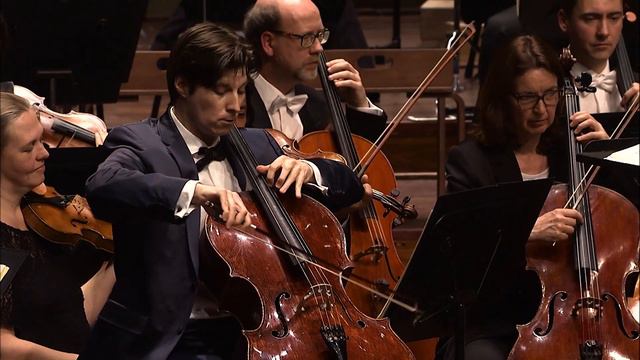 Daniel Müller-Schott plays Elgar Cello Concerto смотреть онлайн