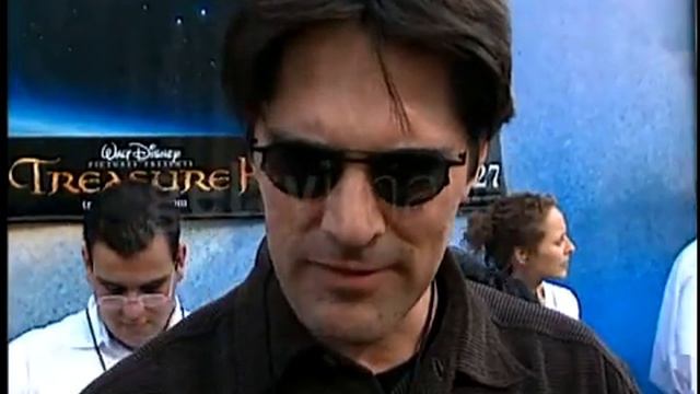 Thomas Gibson en la Premiere 'Treasure Planet' смотреть онлайн