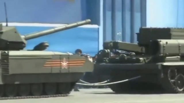 Новейший танк Армата Т-14 заглох перед мавзолеем смотреть онлайн