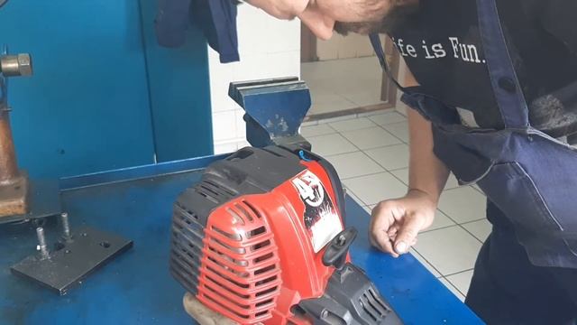 Тример...бензокоса ...4 тактная незаводится.разбирать или так починить? смотреть онлайн