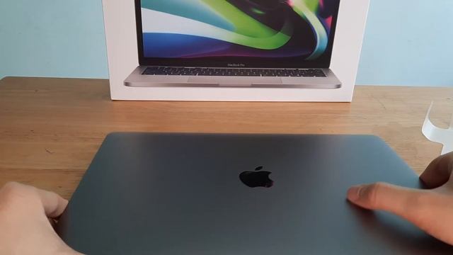 Apple MacBook Pro M1 2020 - Unboxing & First impression from a Windows user! смотреть онлайн