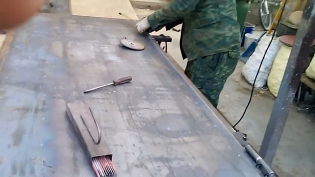 изготовление железной двери за 1:10 минут(под покраску) смотреть онлайн