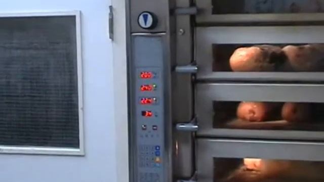 Bakken met de Debag Monsun vloeroven смотреть онлайн