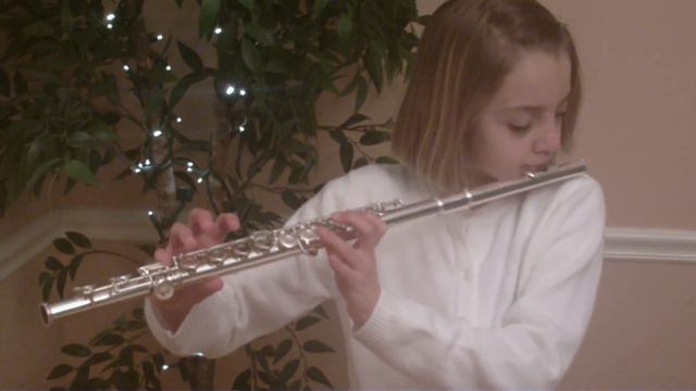Happy holidays 2013: Cassie plays "Jingle Bells" on the flute смотреть онлайн