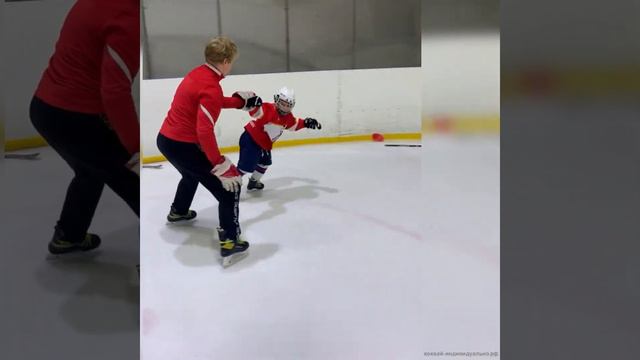 Отрабатываем переход с внешних на внутренние рёбра. Тренер Садов Антон Александрович. смотреть онлайн