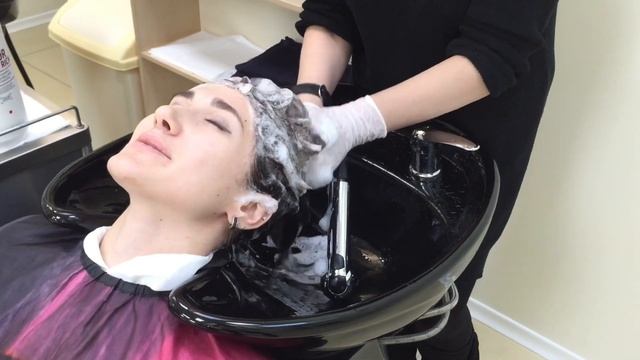 Как правильно мыть волосы и кожу головы смотреть онлайн