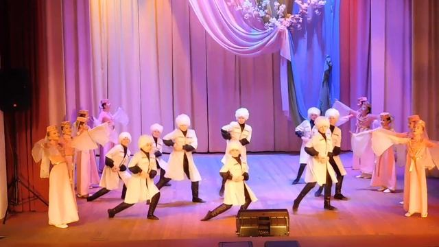 янка ,танец гор смотреть онлайн