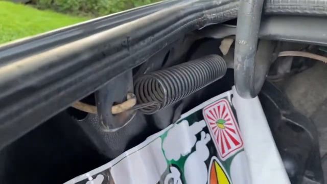 Скрип пружин багажника - Mercedes Benz 190 (w201) смотреть онлайн