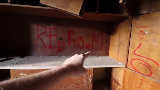 EXPLORING HAUNTED CENTURY MANOR (tunnels) смотреть онлайн