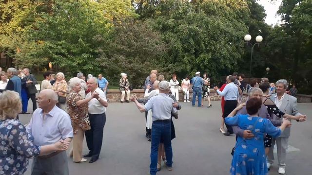 Прошлогодние глаза."Самоцветы".В Гомельском парке. 27.05.2023 смотреть онлайн