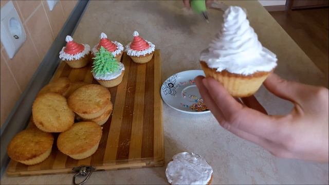 Рецепт кексов Кексы на желтках НОВОГОДНЕЕ украшение белково заварным кремом cake decoration смотреть онлайн