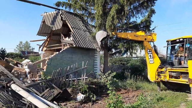 Демонтаж дачного домика - 2. Снос дома экскаватором смотреть онлайн
