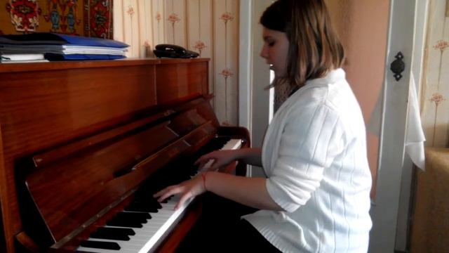 Красивая девочка поёт и играет "50 оттенков серого" смотреть онлайн