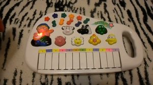 Видео обзор детская игрушка - Пианино на батарейке