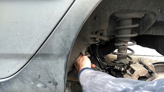 Тойота Corolla E120 замена заднего тормозного шланга смотреть онлайн